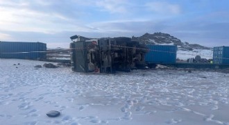  Yük treni kamyon ile çarpıştı: 1 ölü